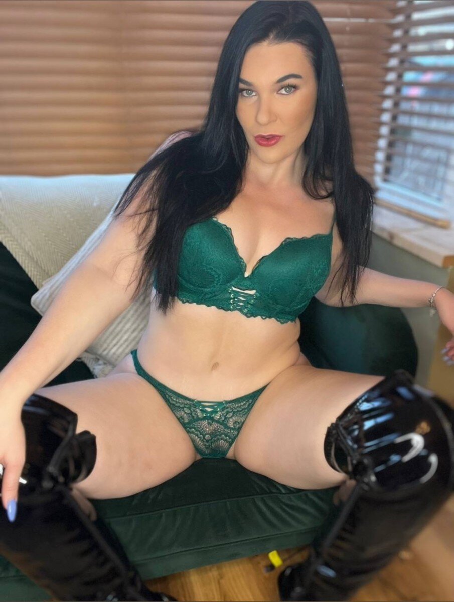 Charlie (@amazoniancharliefree), OnlyFans creator
