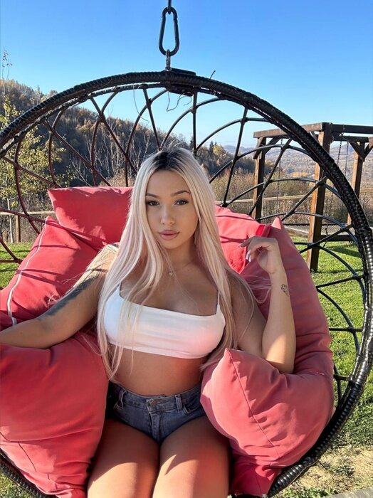 Amber (@ambeerjaade), OnlyFans creator