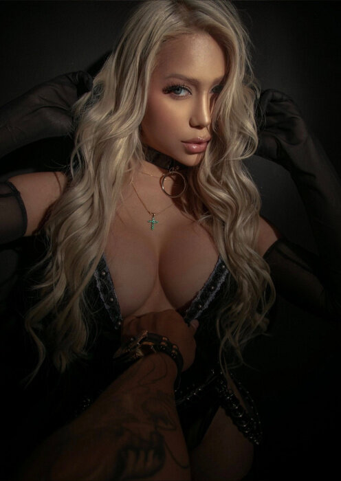 Amber2112 (@amber2112), OnlyFans creator