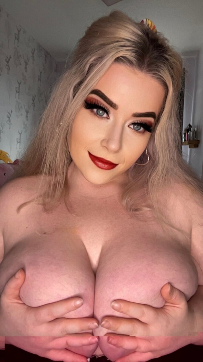 Ameliaskye (@ameliaskye), OnlyFans creator