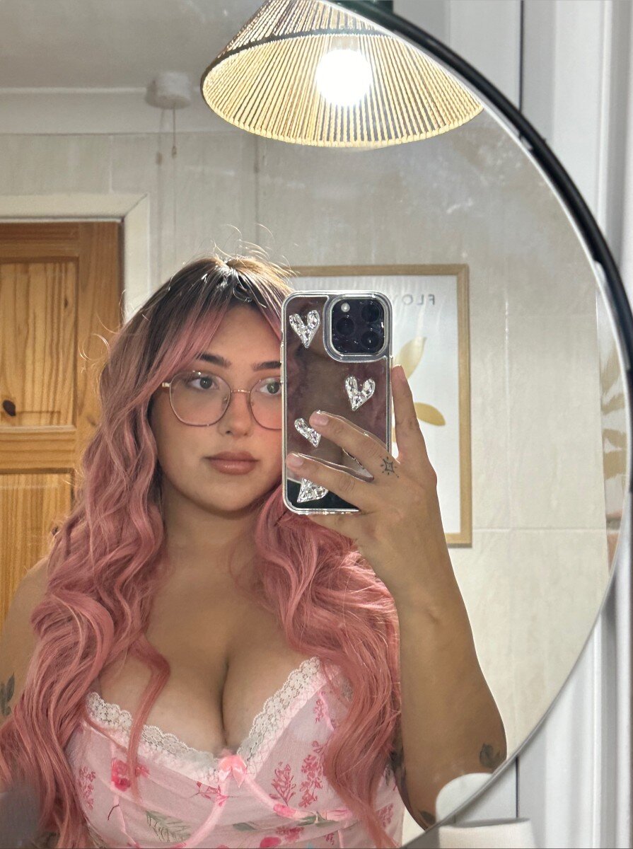 Amhols (@amhols), OnlyFans creator