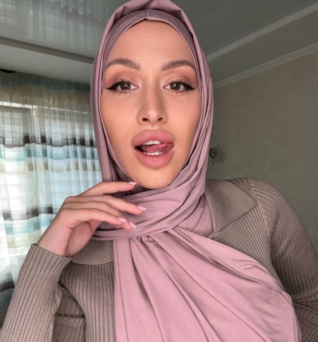 Amira (@amira_amour), OnlyFans creator