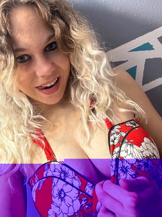 Anamariexxvip (@anamariexxvip), OnlyFans creator