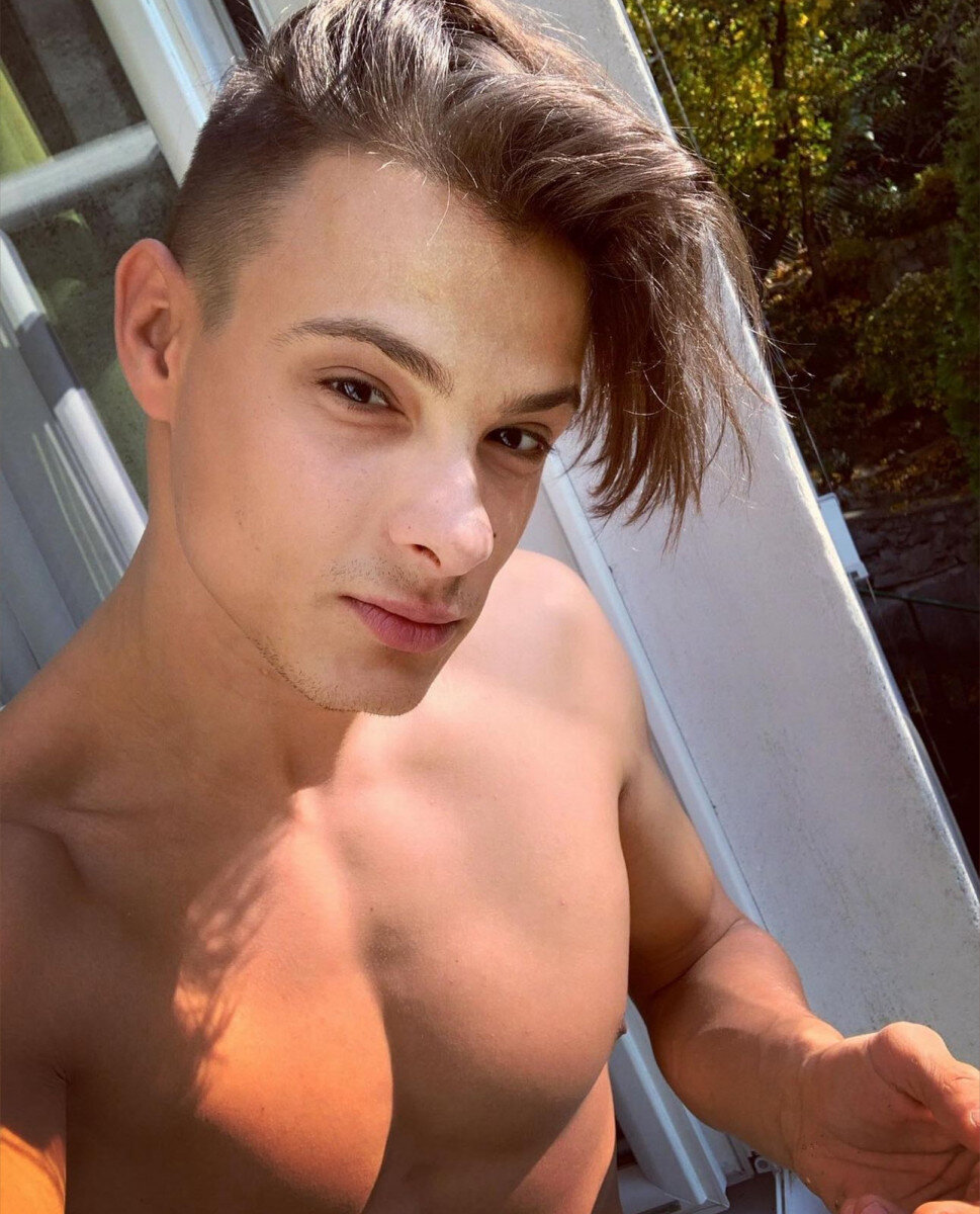 Andreikarenin (@andrei_karenin), OnlyFans creator