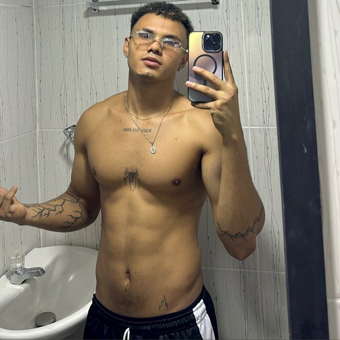 Andr (@andreschotxxx), OnlyFans creator