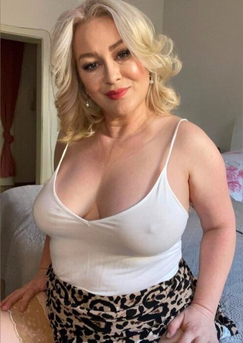 Angelamoorez (@angela.moorez), OnlyFans creator