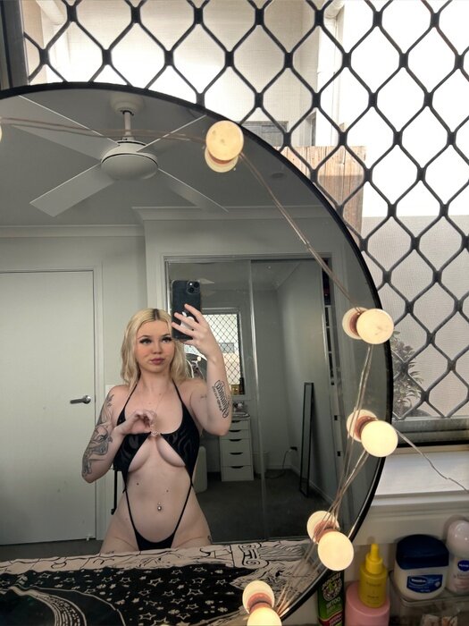 Angelb8y (@angelb8y), OnlyFans creator