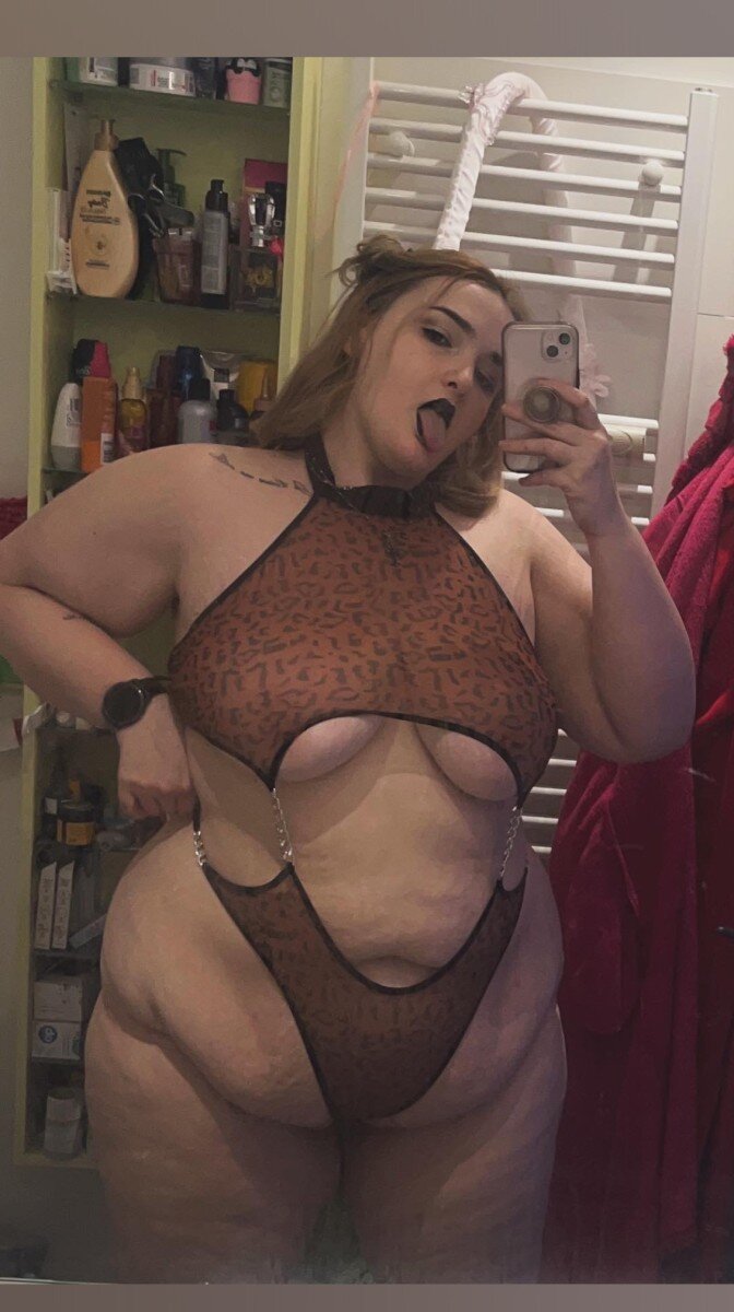 Angelicgiantess (@angelicgiantess), OnlyFans creator