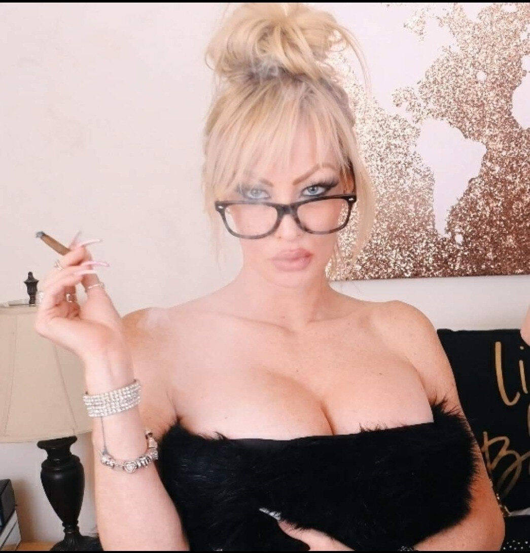 Angiear15 (@angie_ar15), OnlyFans creator