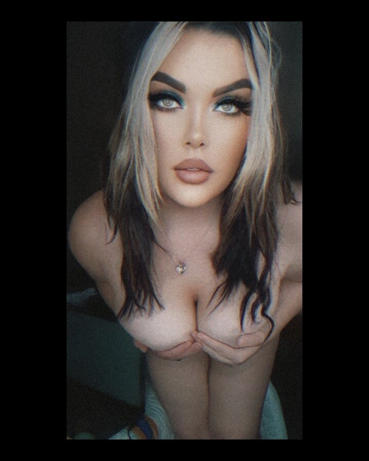 Aniiexoxo (@aniiexoxo), OnlyFans creator