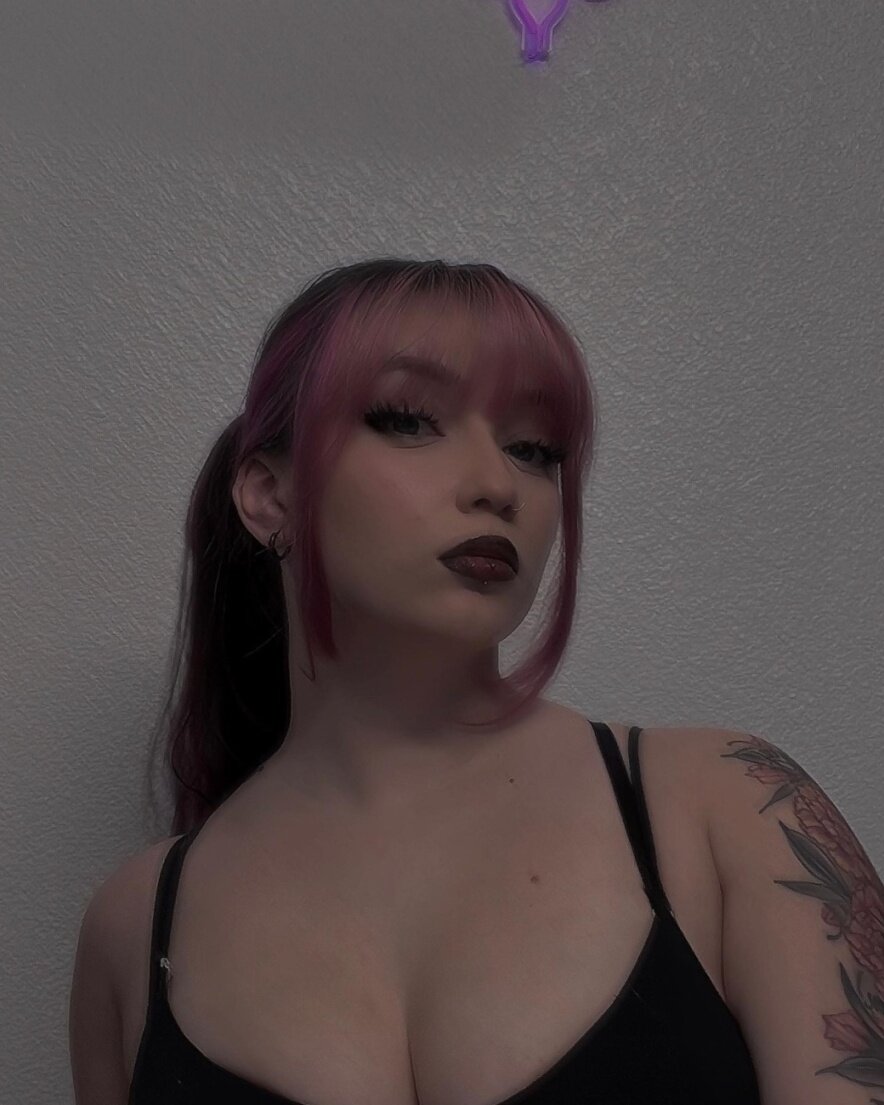 Animebvbe (@animebvbe), OnlyFans creator