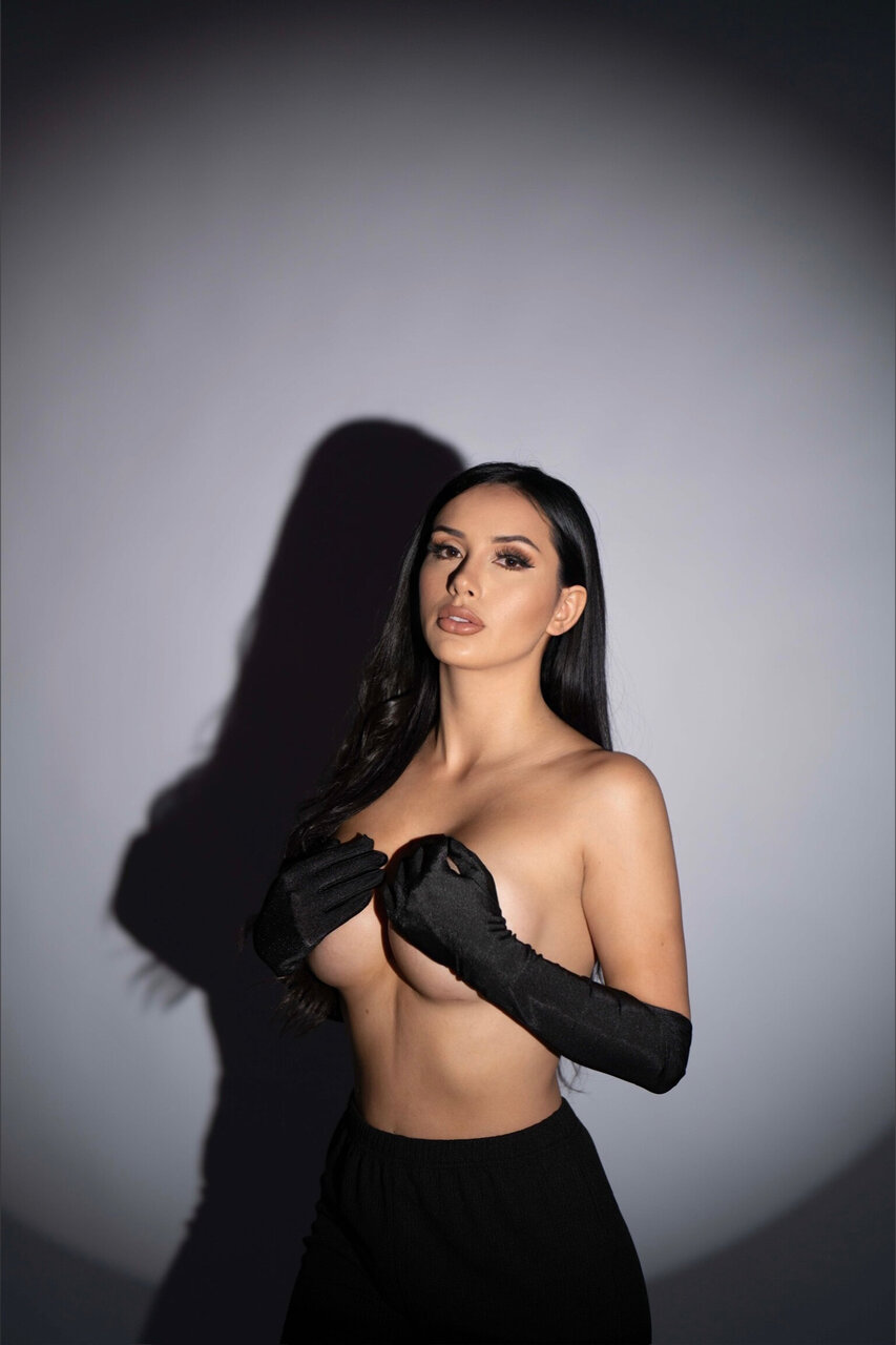 Anissagodinafree (@anissagodinafree), OnlyFans creator