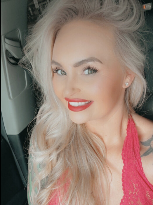 Anotherhawtblonde (@anotherhawtblonde), OnlyFans creator