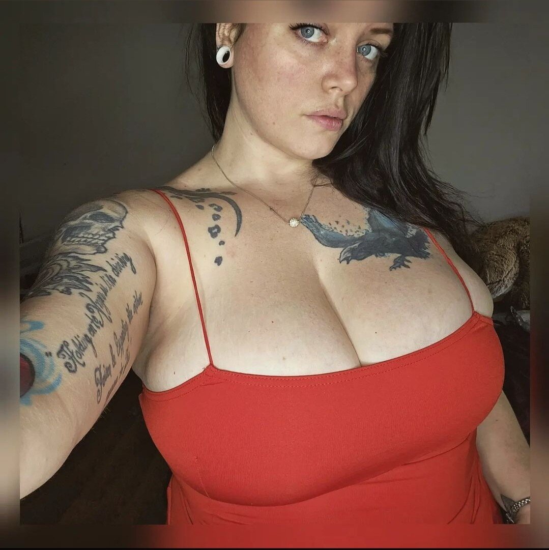 Applesaucebbyy (@applesaucebbyy), OnlyFans creator