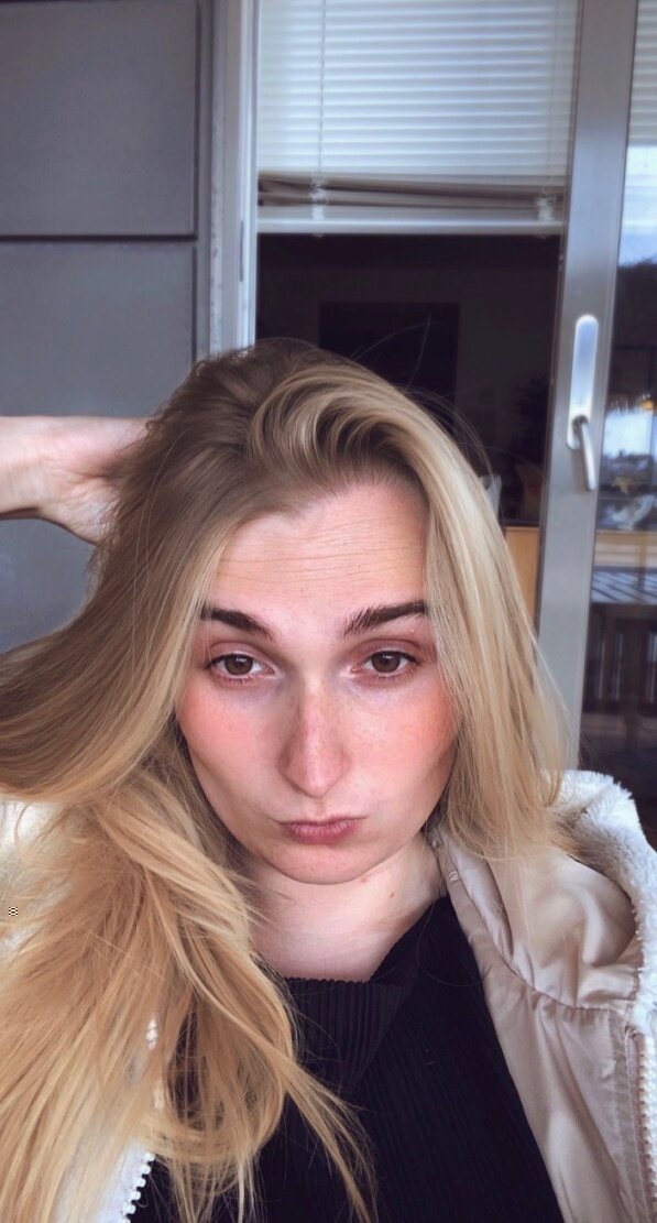 Aprilbbyx (@aprilbbyx), OnlyFans creator