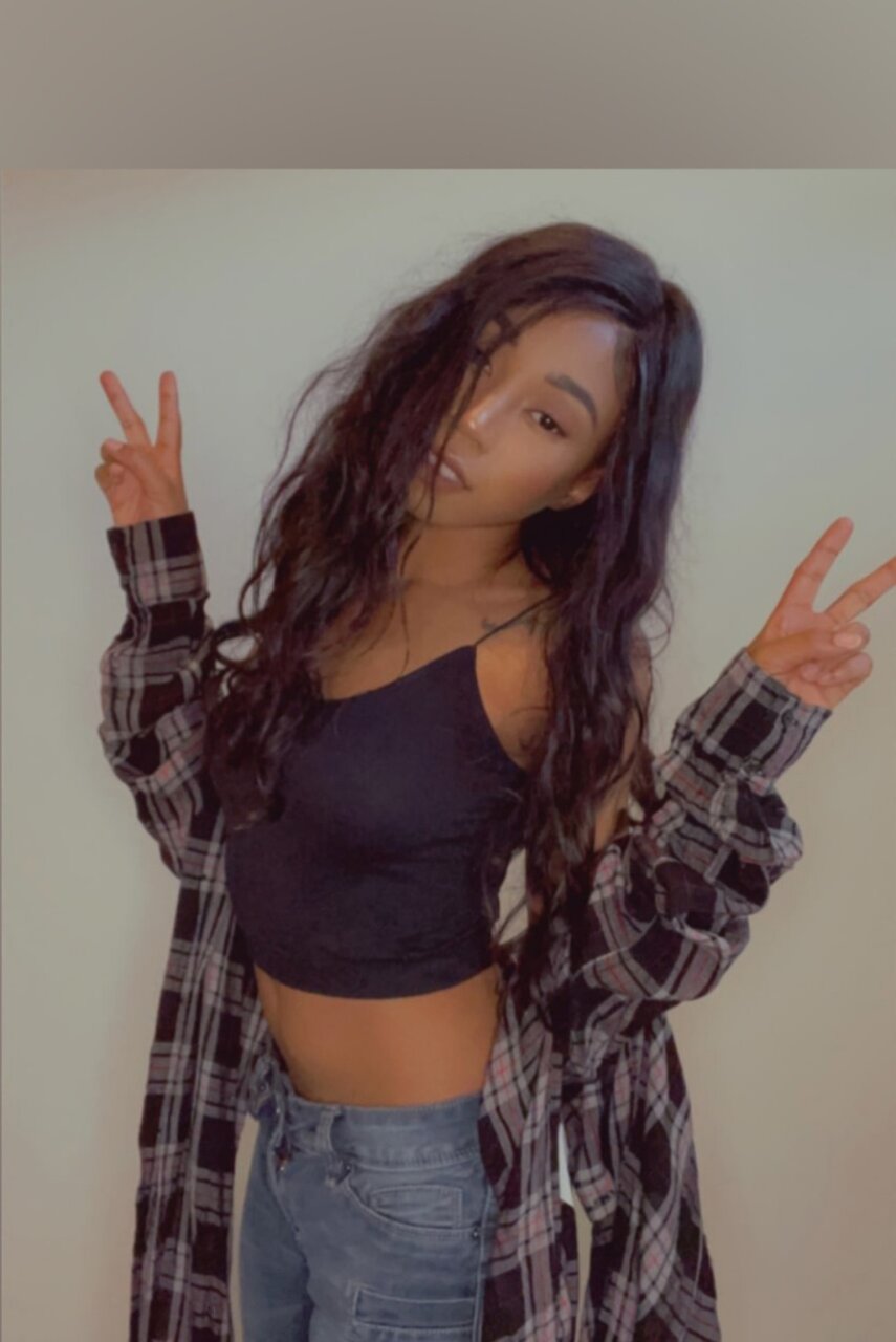 Aprilraeee (@aprilraeee), OnlyFans creator