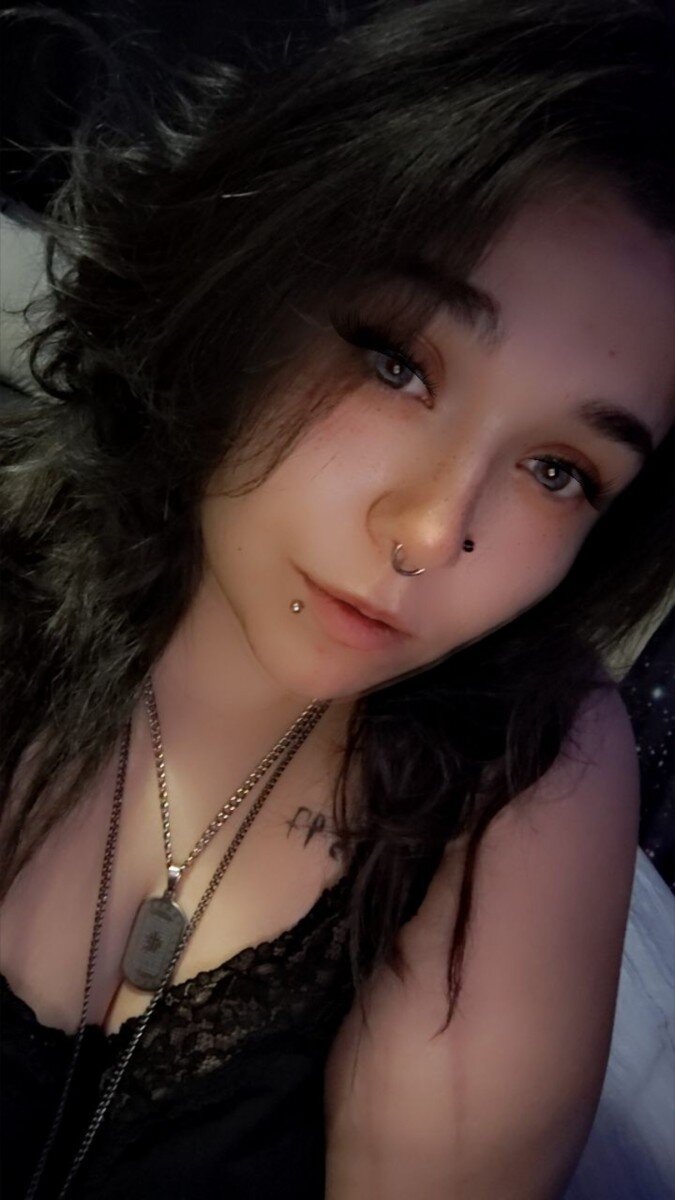 Aprylelynn01 (@aprylelynn01), OnlyFans creator