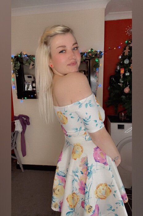 Arabellasparklesfree (@arabellasparklesfree), OnlyFans creator