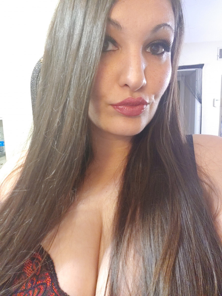 Aria (@ariaanne22), OnlyFans creator
