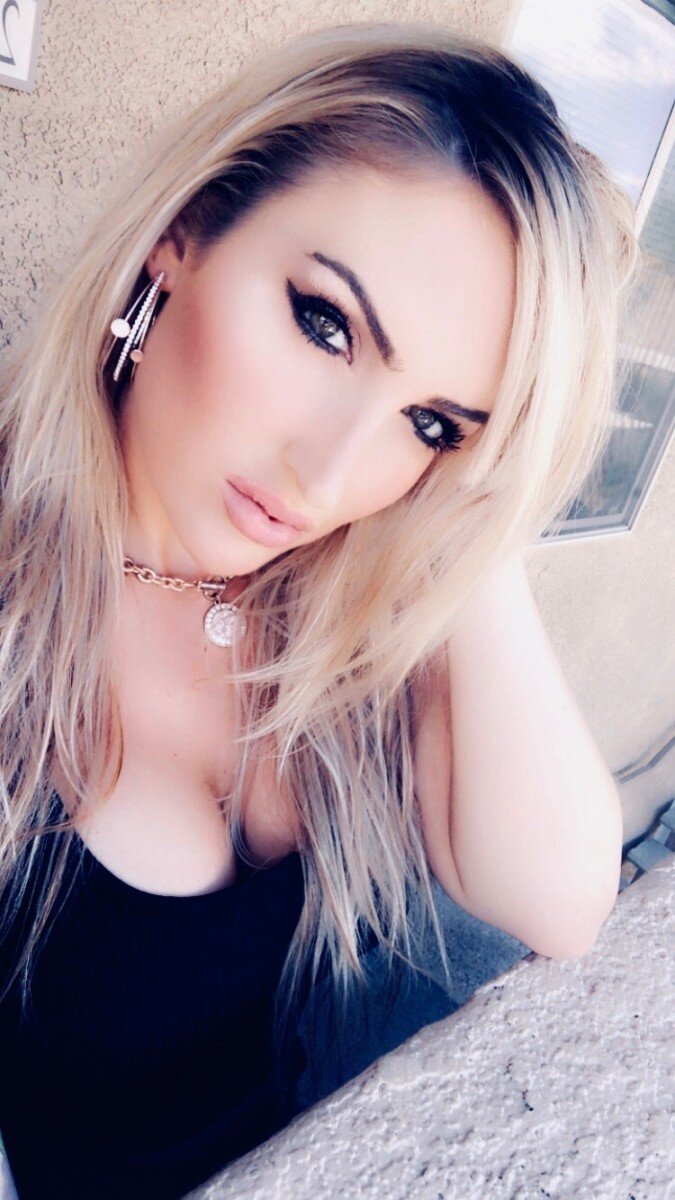 Arianaamorexo (@arianaamorexo), OnlyFans creator