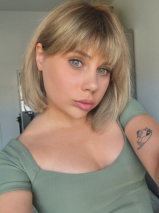 ARIANA (@arianabird), OnlyFans creator