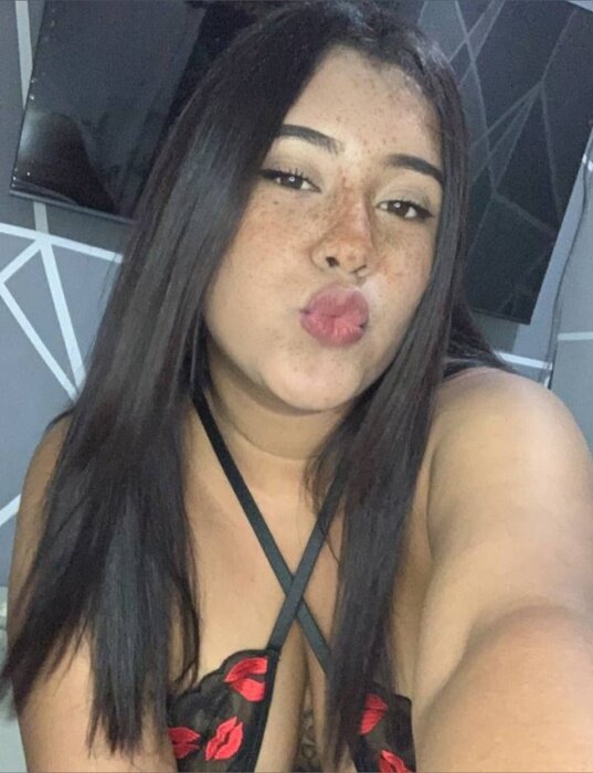 Aribrunette (@aribrunette), OnlyFans creator