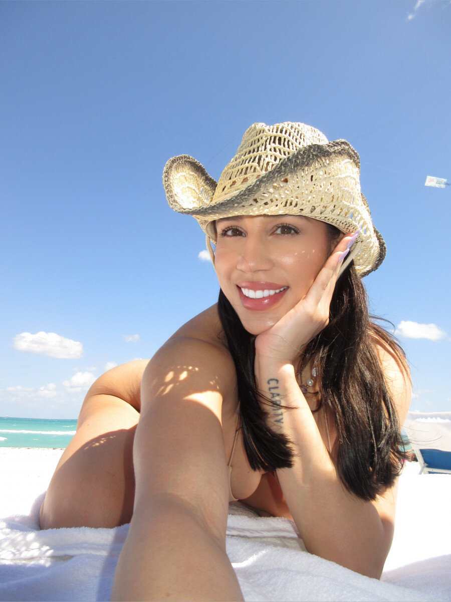 Ariraee (@ariraee), OnlyFans creator