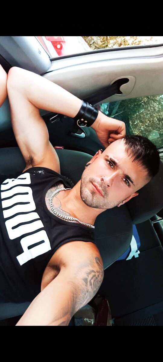 Aritzbvxxx (@aritzbvxxx), OnlyFans creator