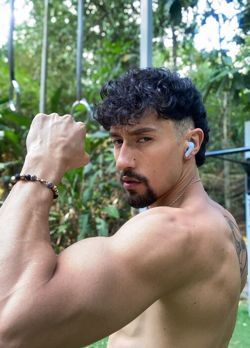 Arleymoren (@arleymoren), OnlyFans creator