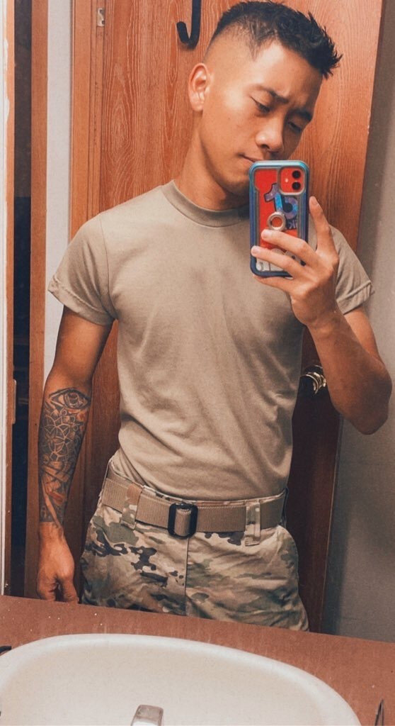 Armyguyc12 (@armyguyc12), OnlyFans creator