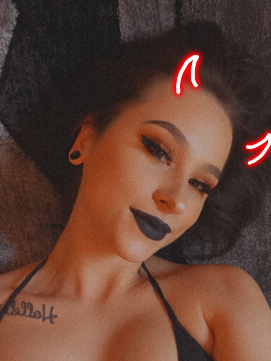 Ashleyxhottfree (@ashleyxhottfree), OnlyFans creator