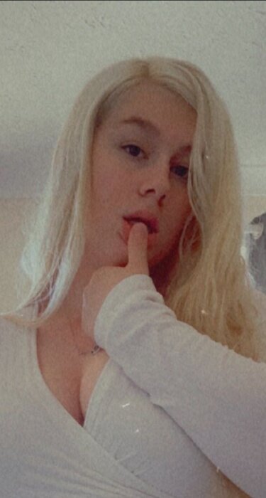 Astridrosexoxo (@astrid_rose_xoxo), OnlyFans creator