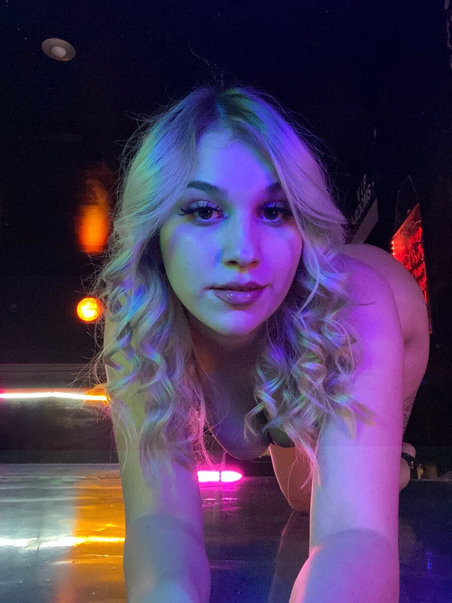 Athenaxoxo (@athena.xoxo), OnlyFans creator