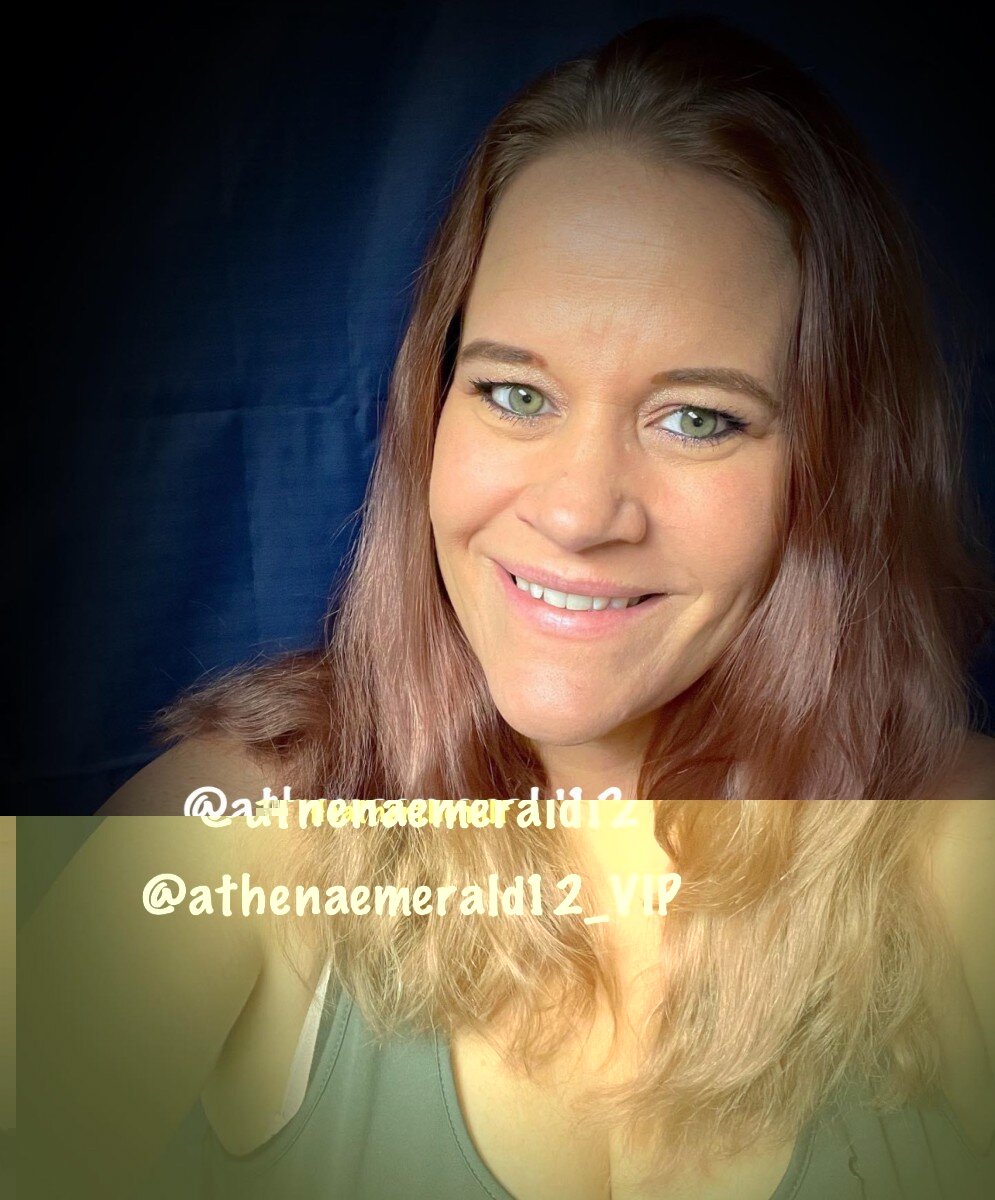Athenaemerald12 (@athenaemerald12), OnlyFans creator