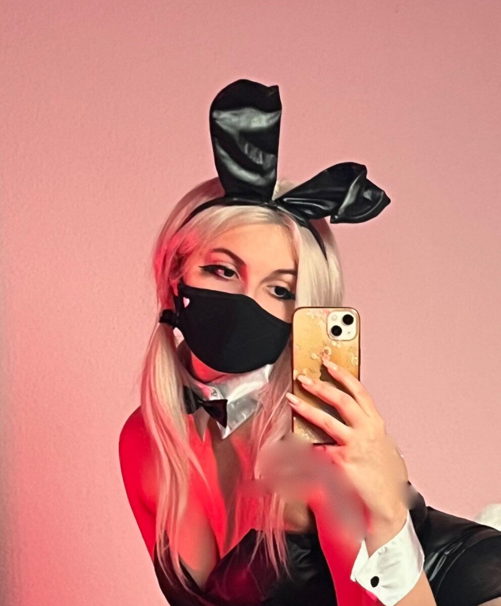 Aureliabakerx (@aureliabakerx), OnlyFans creator