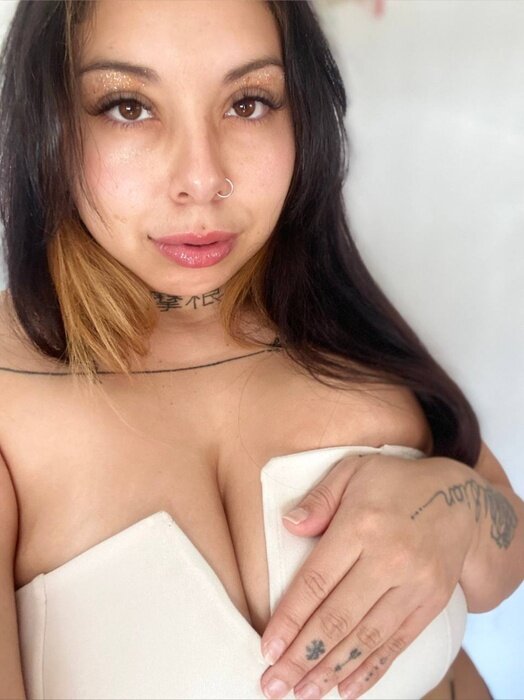 Aurora19 (@aurora-19), OnlyFans creator