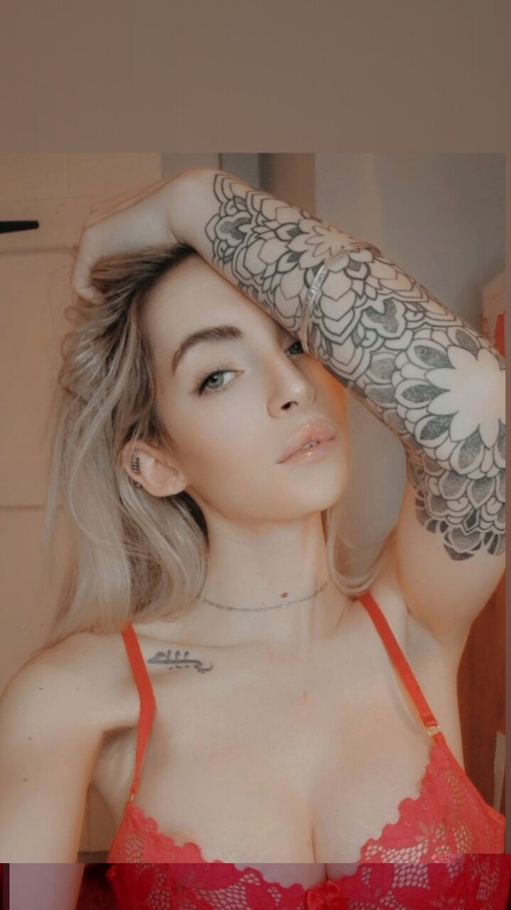 Aurorabluexo (@aurorabluexo), OnlyFans creator