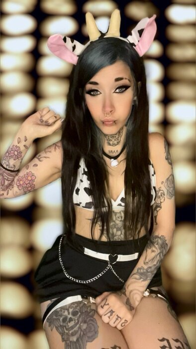 an (@authenticinkedjewell), OnlyFans creator