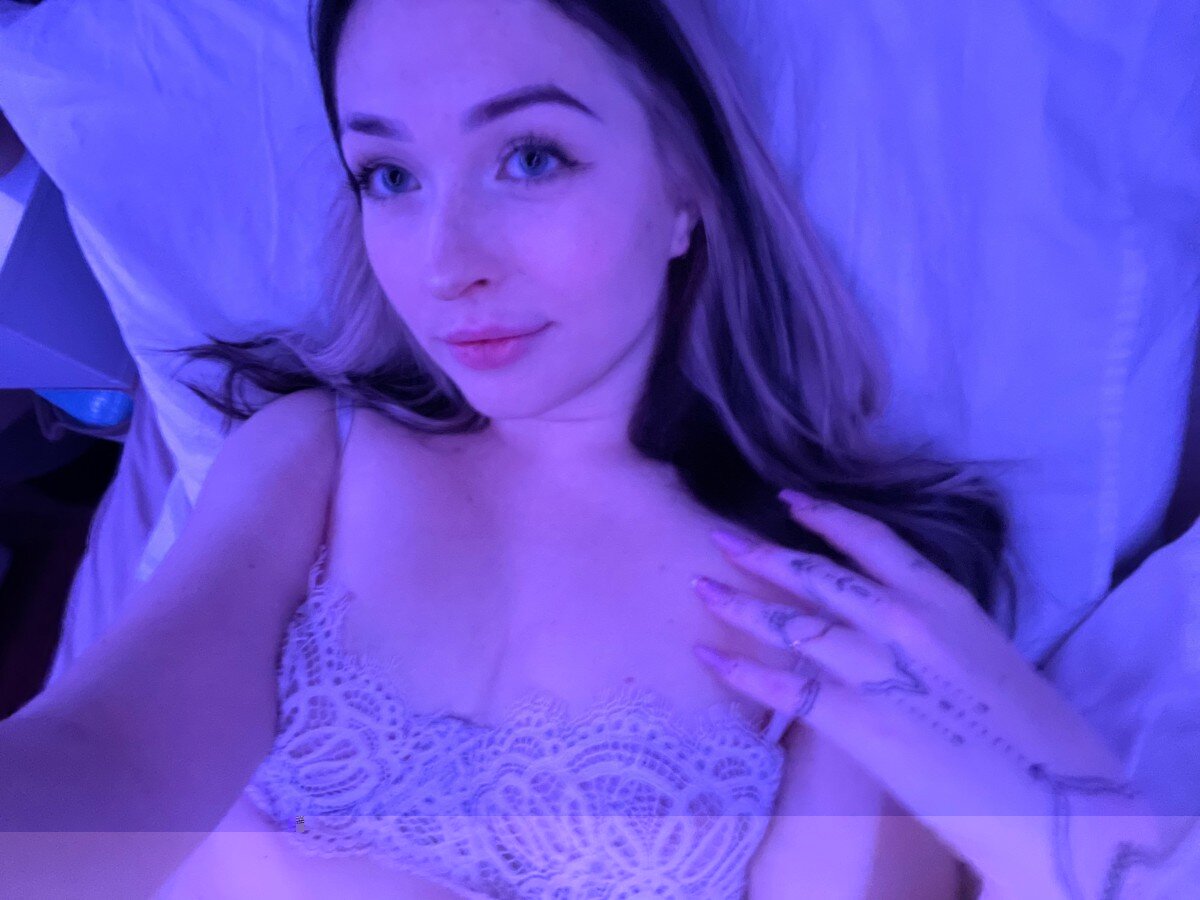 Avapriv (@avapriv), OnlyFans creator