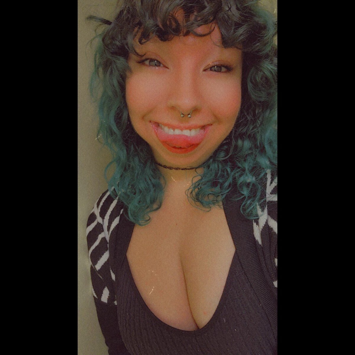 Averaeosunshine (@averaeosunshine), OnlyFans creator