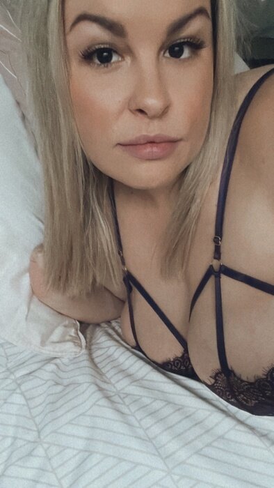 Averywisteria (@averywisteria), OnlyFans creator