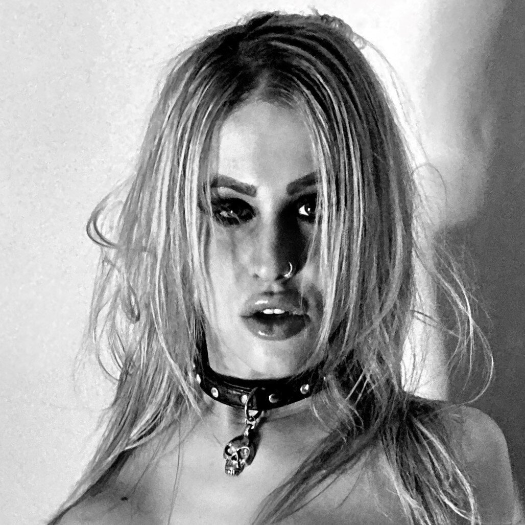 Avrilvixxxenvip (@avrilvixxxenvip), OnlyFans creator