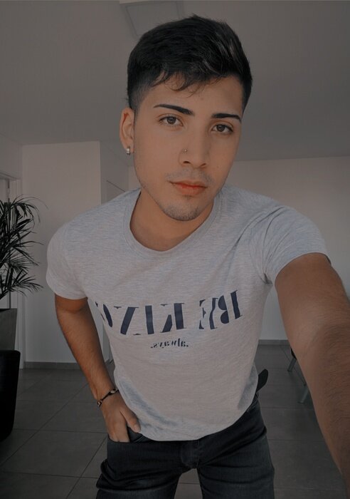 Axel (@axelpoblete88), OnlyFans creator