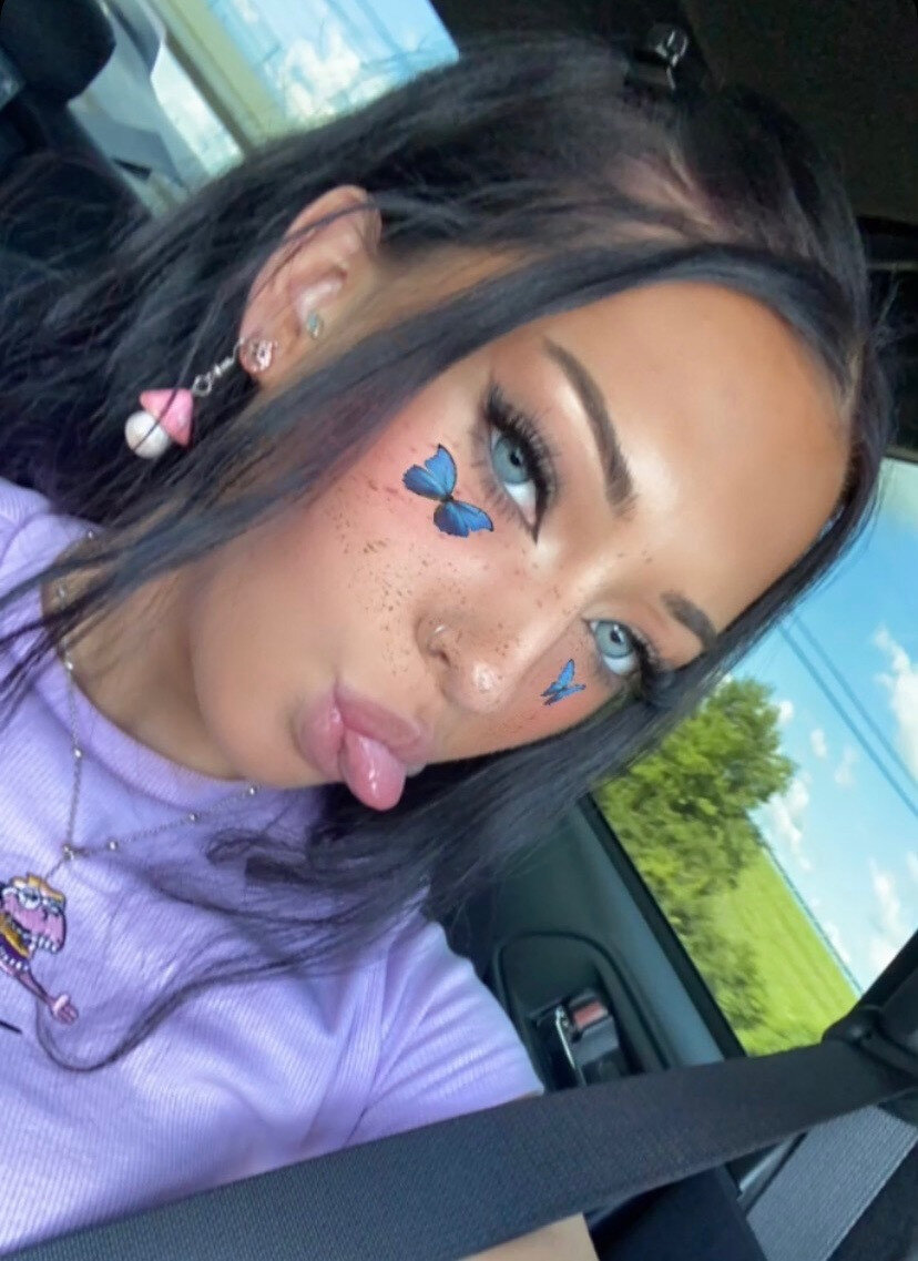Ayeolive0 (@ayeolive0), OnlyFans creator