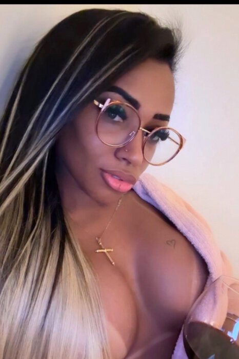 Ayllabresilienne (@ayllabresilienne), OnlyFans creator