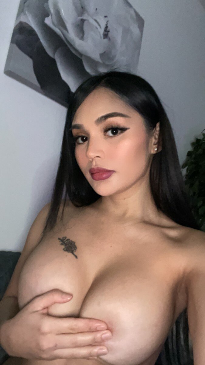 Babelicious21 (@babelicious21), OnlyFans creator
