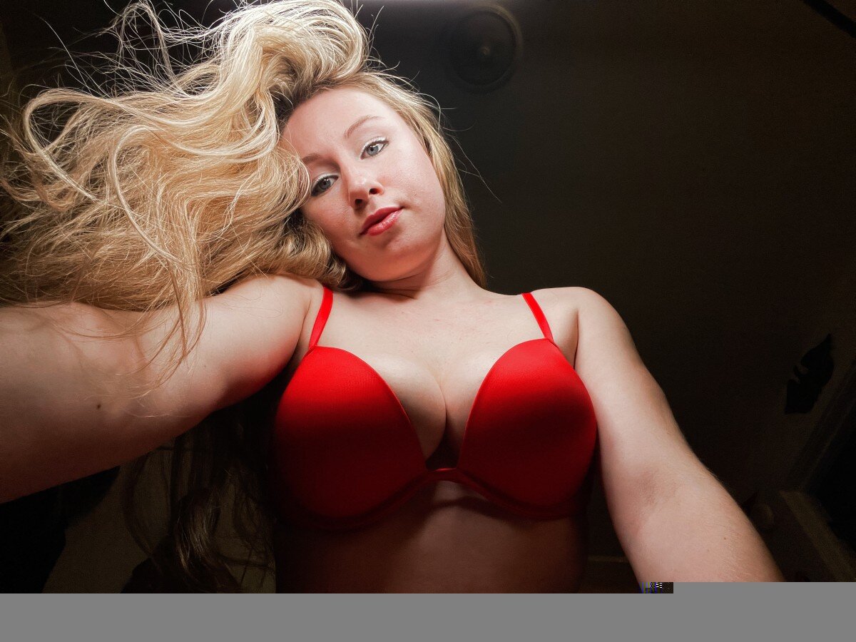 Babyblueeyesxo (@babyblueeyes_xo), OnlyFans creator