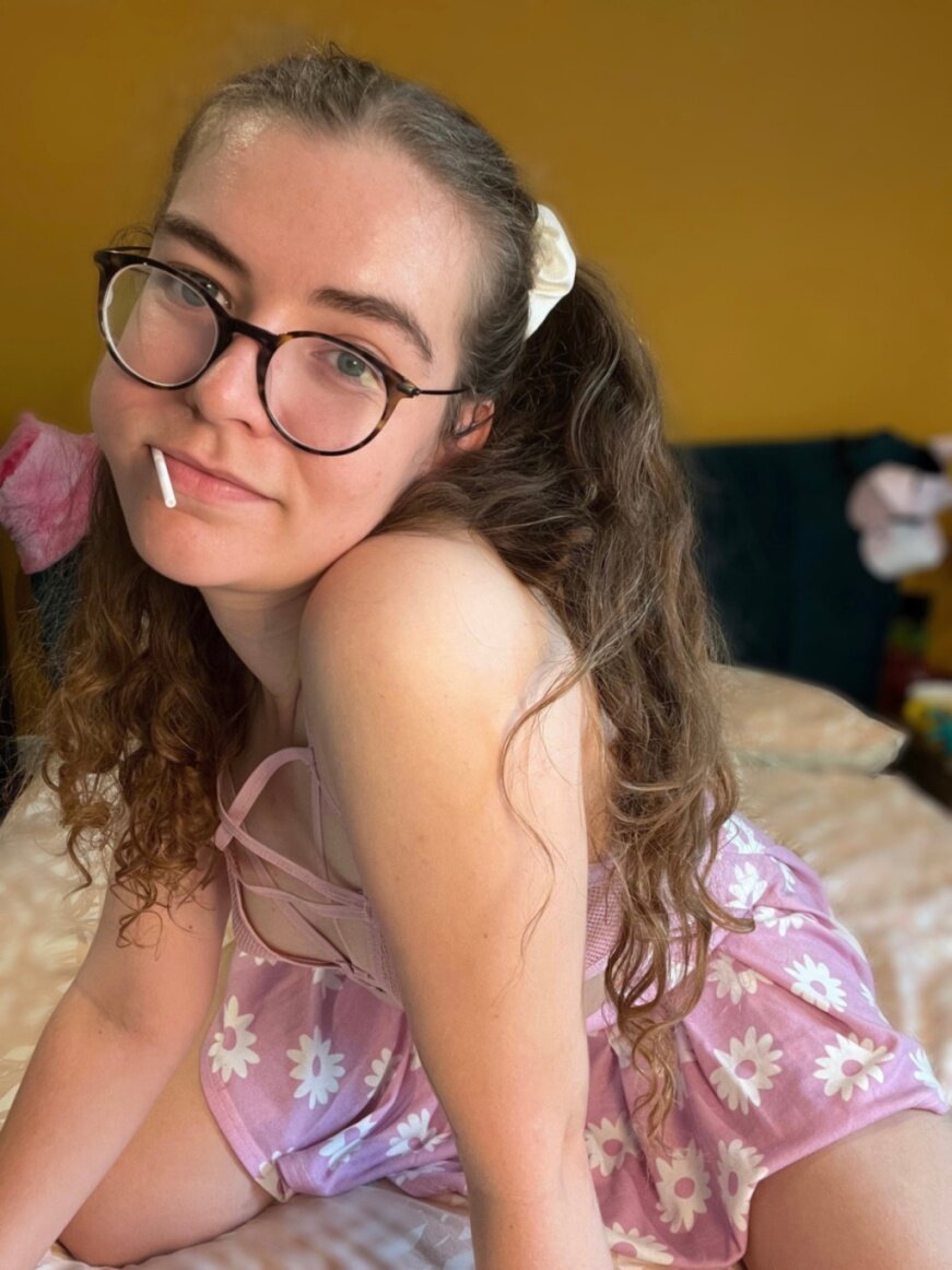 Babycarriexx (@babycarriexx), OnlyFans creator