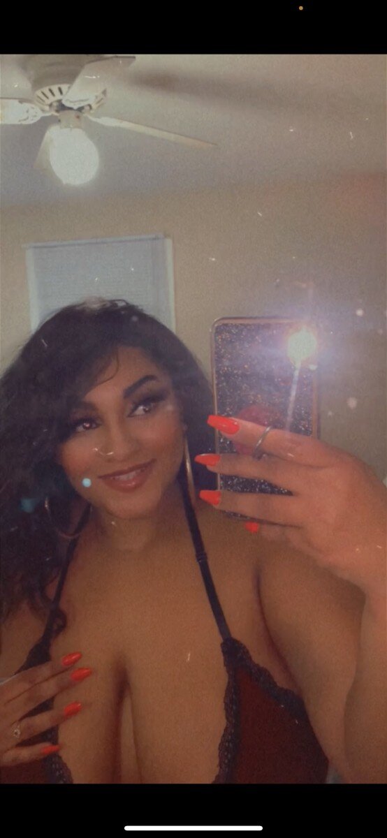 Babygurl815chi (@babygurl815chi), OnlyFans creator