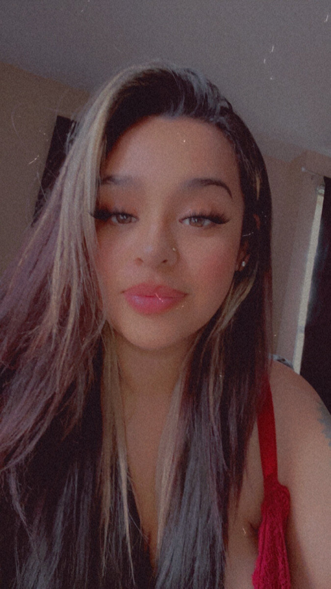 Babygurldes (@babygurl_des), OnlyFans creator